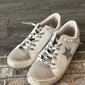 Vintage Havana White and Gray Star Sneakers Size 8
